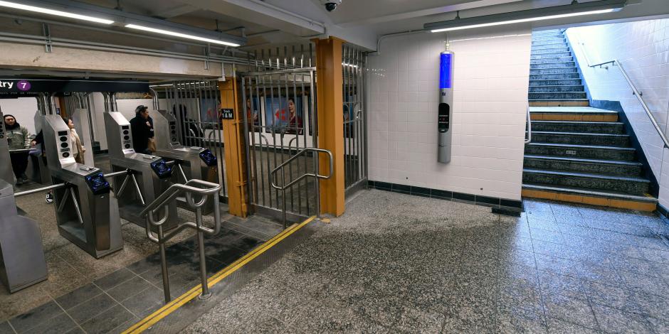 An entrance and fare control area at the Flushing-Main St subway station